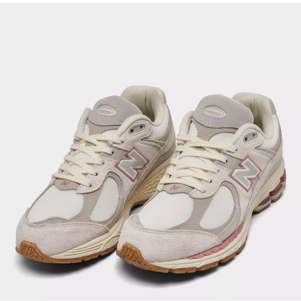 WOMEN'S NEW BALANCE 2002R CASUAL SHOES